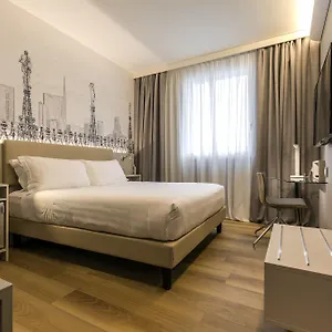 Hotel 43 Station